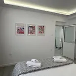 Centrale Guesthouse アパート
