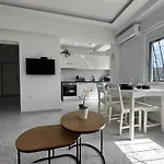 Centrale Guesthouse Vlorë